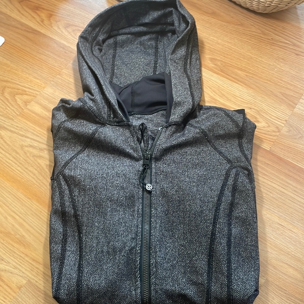 LULULEMON HOUNDSTOOTH ZIPUP HOODIE JACKET SIZE 6